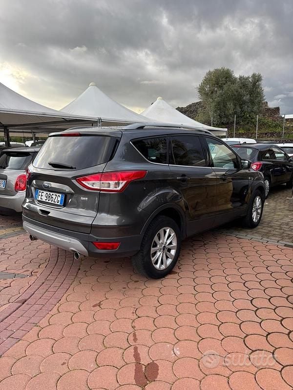 Usado Ford Kuga Titanium 150 CV (110 kW) 2016 Gris SUV