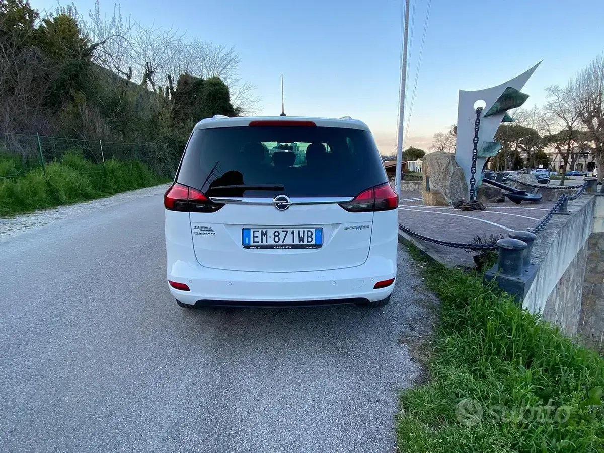 Usata Opel Zafira Tourer 101 CV (74 kW) 2012 Bianco Monovolume