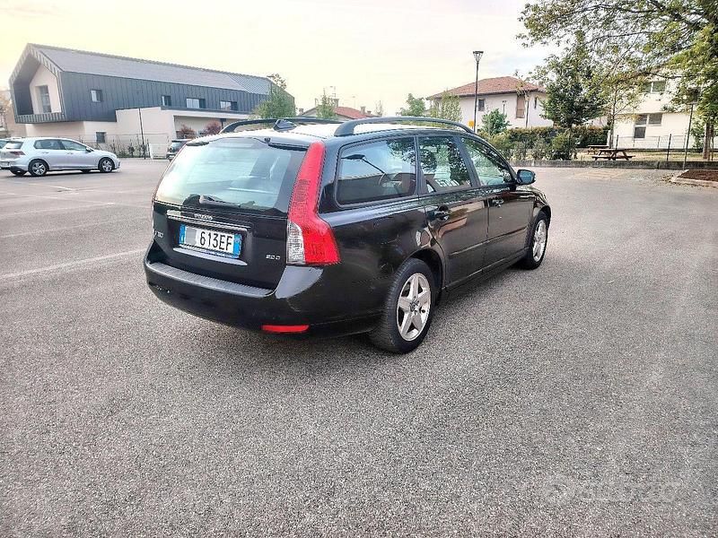 Usata Volvo V50 Summum 136 CV (100 kW) 2007 Nero Station wagon
