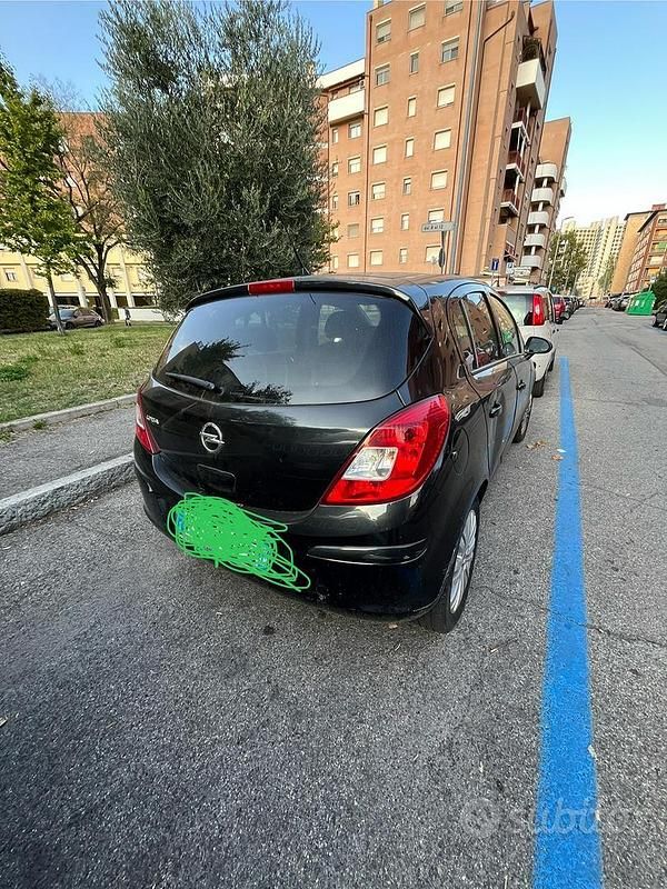 Nero Usata 2013 Opel Corsa Edition Tre volumi | 2500 € (Ottimo prezzo) - Immagine 1/4