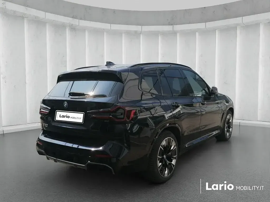 Usata BMW iX3 Impressive 210 kW (286 CV) 2022 Blu SUV