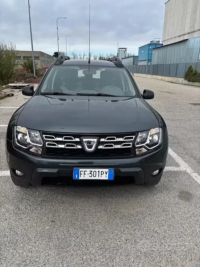 Usata Dacia Duster Black Shadow 114 CV (83 kW) 2016 Grigio SUV