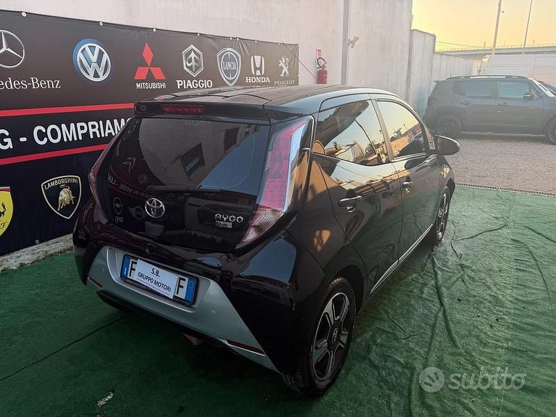 Usata Toyota Aygo X-play 69 CV (50 kW) 2017 Nero Utilitaria