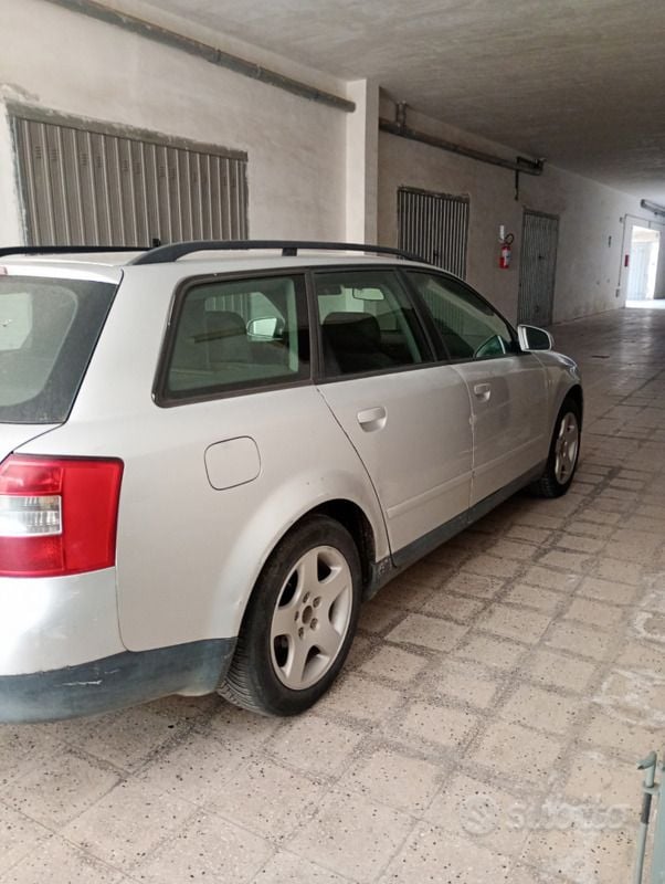 Usata Audi A4 130 CV (95 kW) 2004 Grigio Station wagon