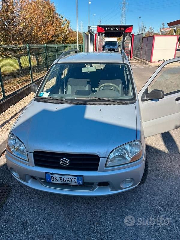 Grigio Usata 2001 Suzuki Ignis Tre volumi | 1600 € (Buon prezzo) - Immagine 1/4