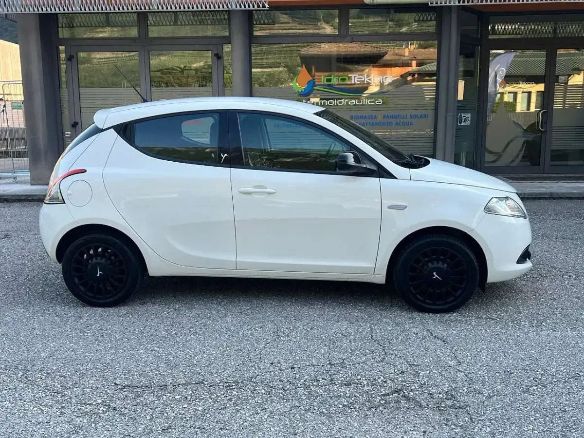 Usata Lancia Ypsilon S 69 CV (50 kW) 2015 Bianco Utilitaria