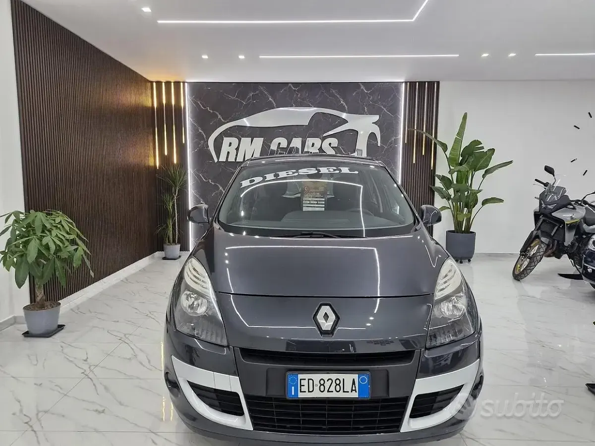 Usata Renault Scenic E-Tech Luxe 110 CV (80 kW) 2010 Grigio Utilitaria