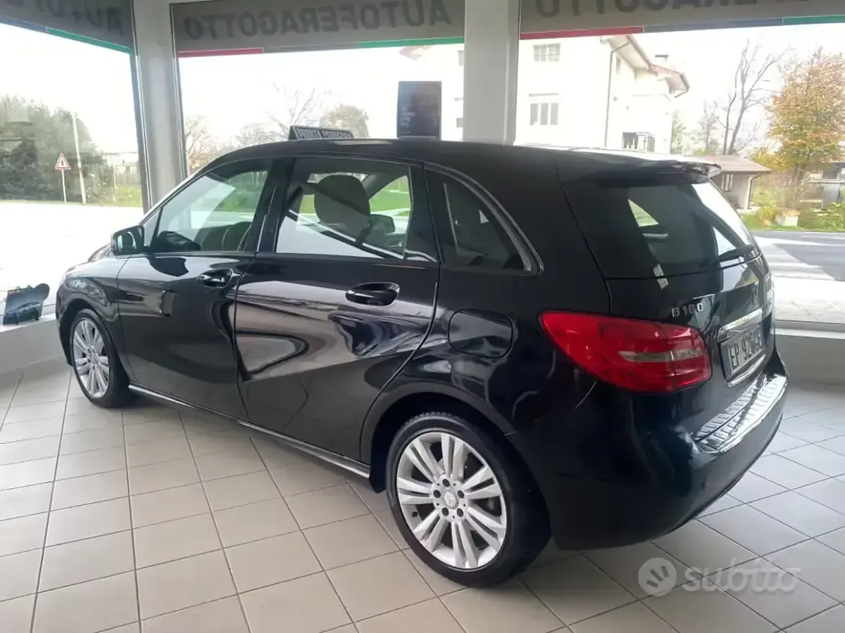 Gebraucht Mercedes B180 Executive 109 PS (80 kW) 2013 Schwarz Van / Kleinbus