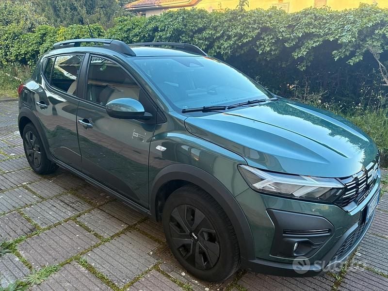 Usata Dacia Sandero Stepway 90 CV (66 kW) 2025 Verde Utilitaria