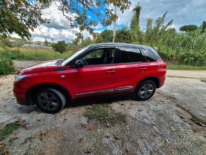 Rosso Usata 2018 Suzuki Vitara Cool SUV | 13.500 € (Cara) - Immagine 1/4