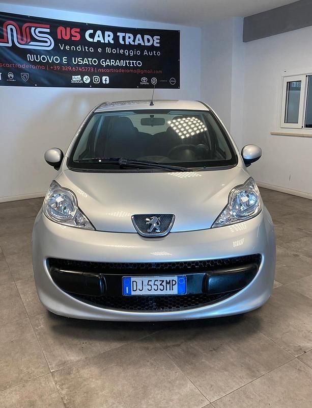 Usata Peugeot 107 68 CV (50 kW) 2008 Argento Utilitaria
