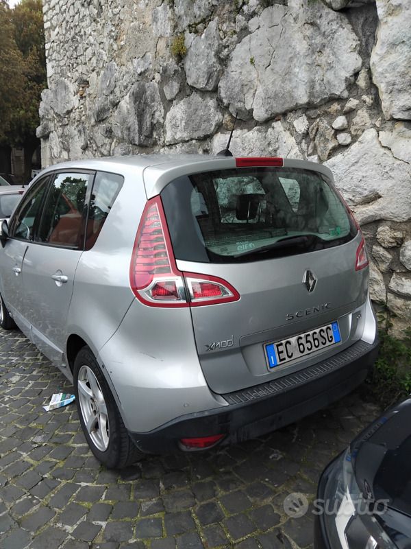 Usata Renault Scénic III 130 CV (95 kW) 2011 Grigio Monovolume