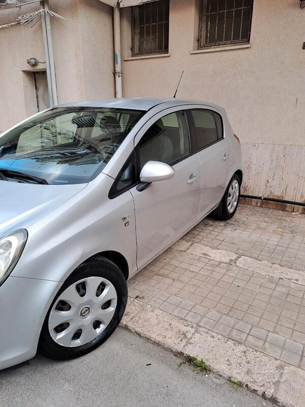 Usata Opel Corsa 80 CV (58 kW) 2010 Grigio Utilitaria