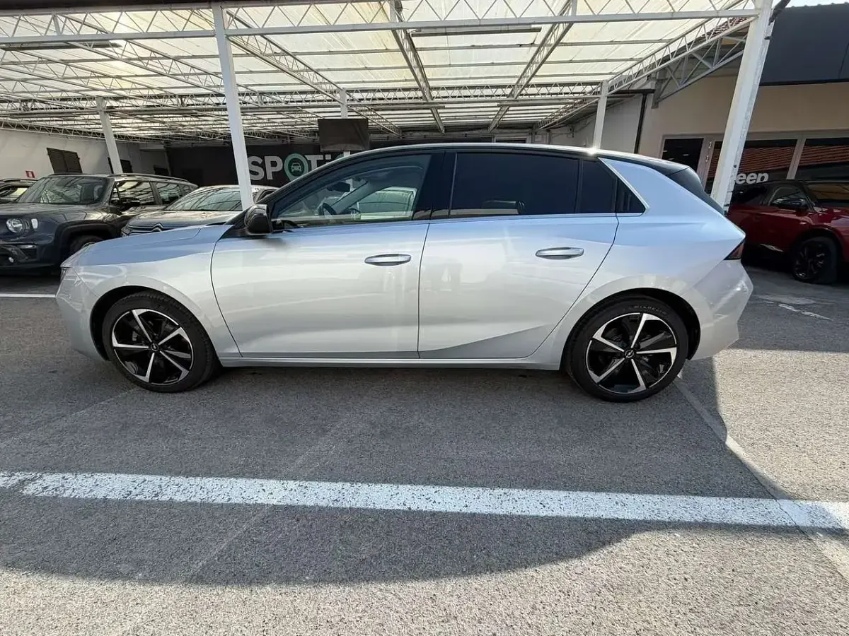 Usata Opel Astra Elegance 131 CV (96 kW) 2023 Other Utilitaria