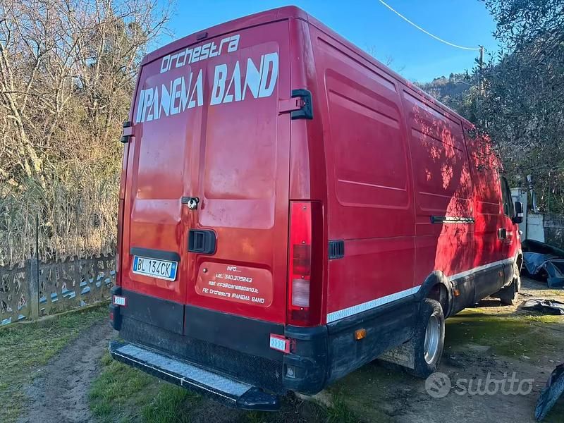 Usata Iveco Daily 125 CV (91 kW) 2000 Rosso Berlina