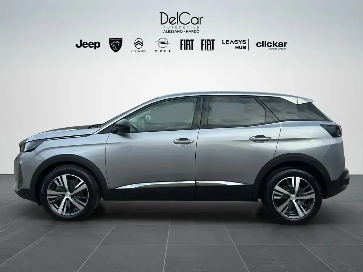 Usata Peugeot 3008 Allure 131 CV (96 kW) 2022 Argento SUV