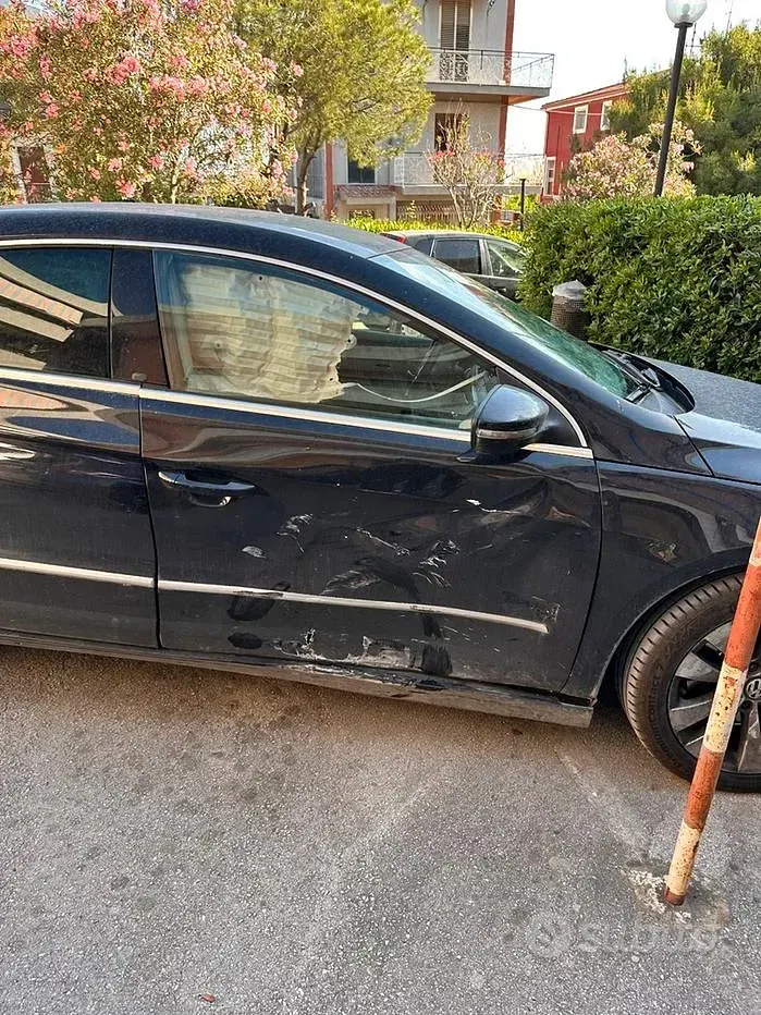 Usata VW Passat 116 CV (85 kW) 2012 Nero Berlina