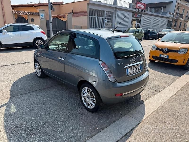 Usata Lancia Ypsilon 60 CV (44 kW) 2008 Grigio Utilitaria