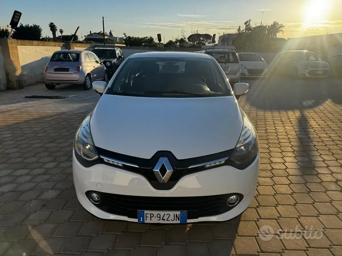 Usado Renault Clio IV 75 CV (55 kW) 2015 Blanco Berlina
