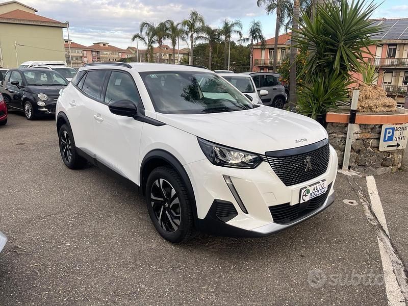 Usata Peugeot 2008 Allure 130 CV (95 kW) 2022 Bianco SUV