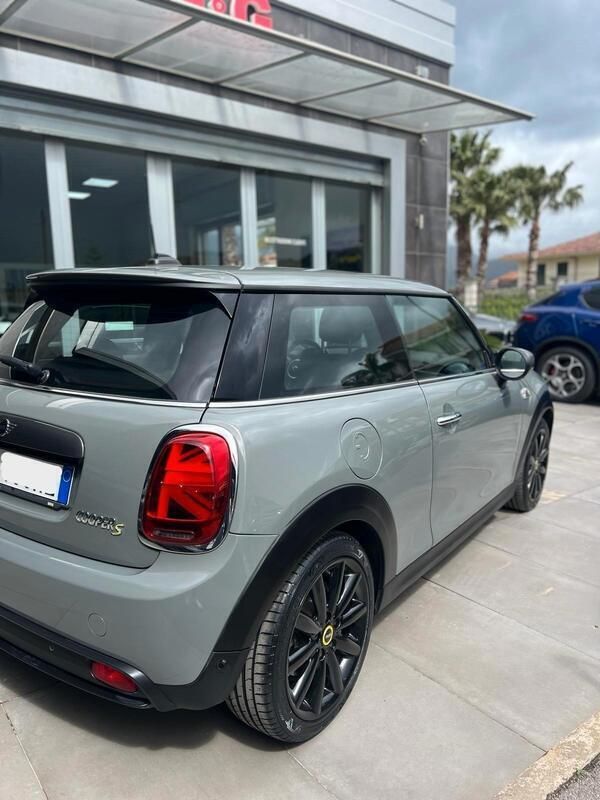 Usata Mini Cooper SE 75 kW (102 CV) 2020 Grigio Utilitaria