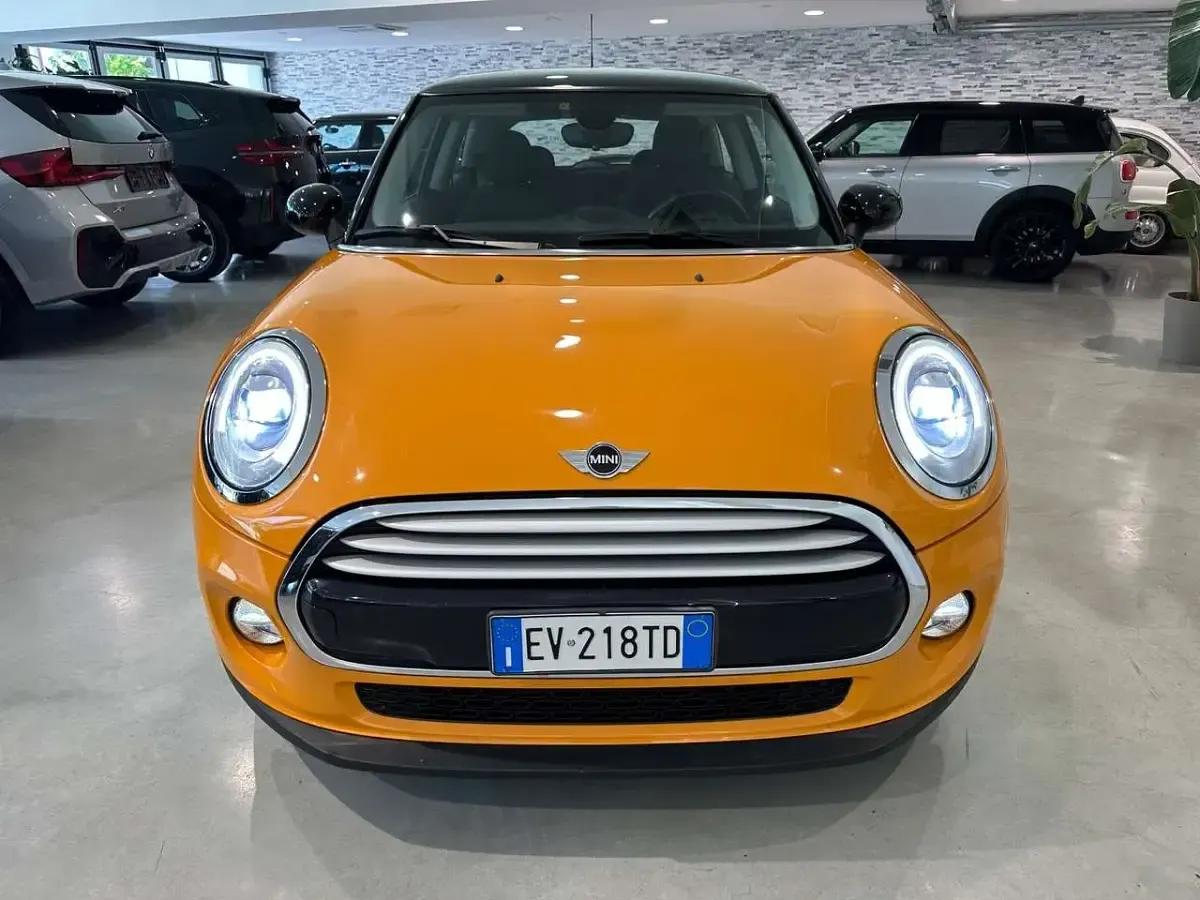Usata Mini Cooper 136 CV (100 kW) 2014 Volcanicorange Utilitaria