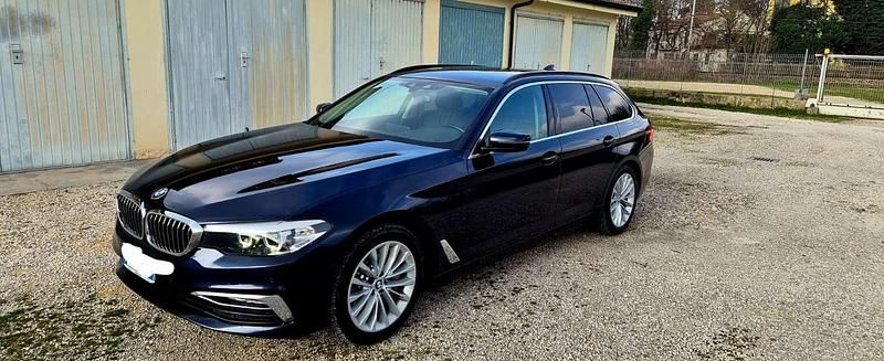 Usata BMW 530 Luxury Line 249 CV (183 kW) 2018 Blu/azzurro Station wagon