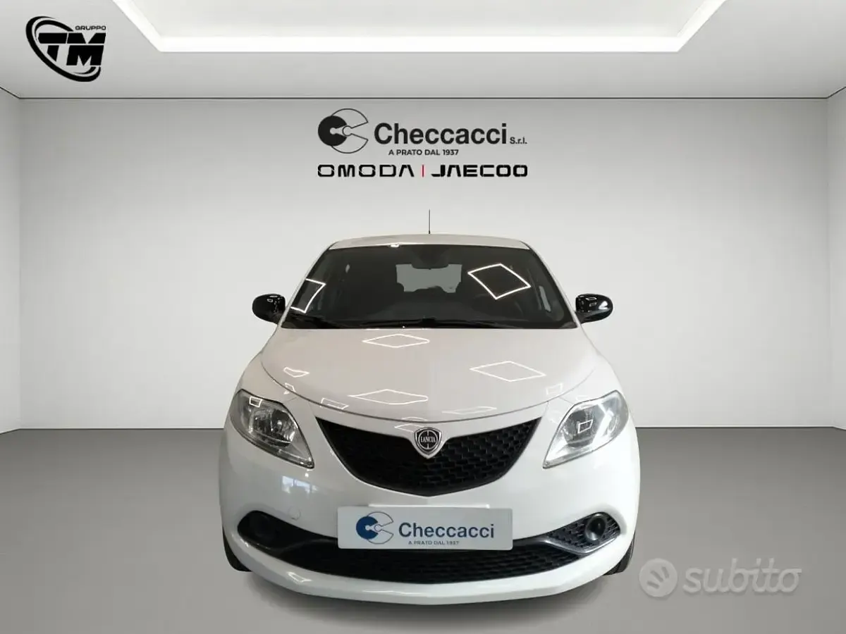 Begagnad Lancia Ypsilon Gold 69 HK (50 kW) 2018 Vit Halvkombi