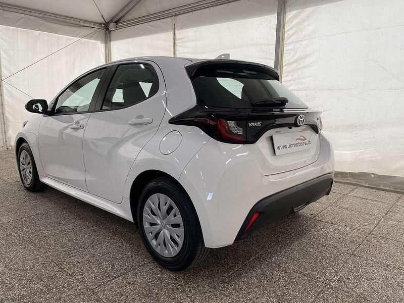 Usata Toyota Yaris Hybrid Active 116 CV (85 kW) 2025 Bianco Berlina
