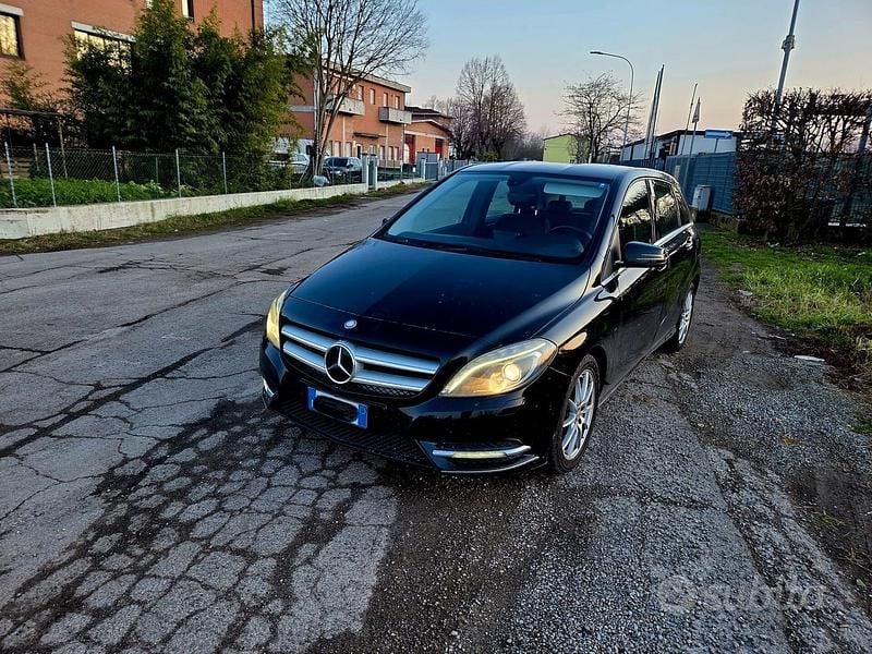 Usata Mercedes B200 Premium 136 CV (100 kW) 2014 Nero Monovolume