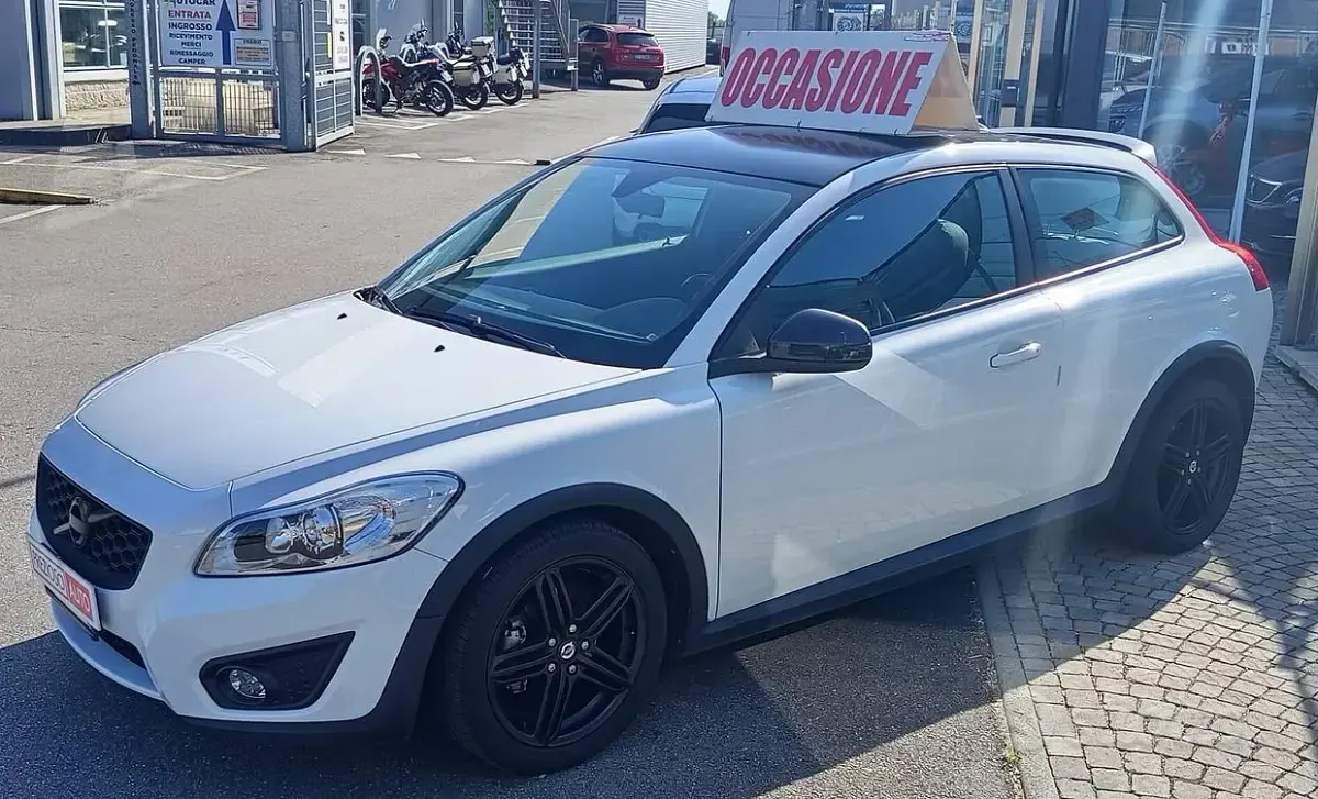 Usata Volvo C30 115 CV (84 kW) 2012 Bianco Utilitaria