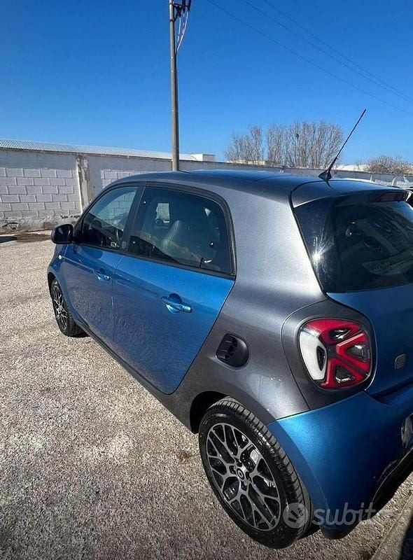 Usata Smart ForFour Electric Drive Prime 41 kW (56 CV) 2020 Blu/azzurro Utilitaria