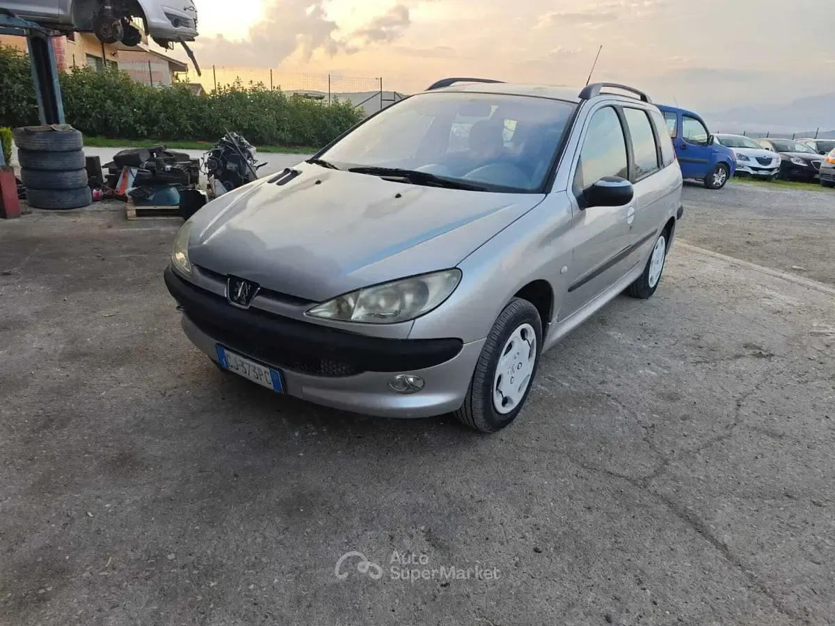 Usata Peugeot 206 68 CV (50 kW) 2003 Gray Station wagon