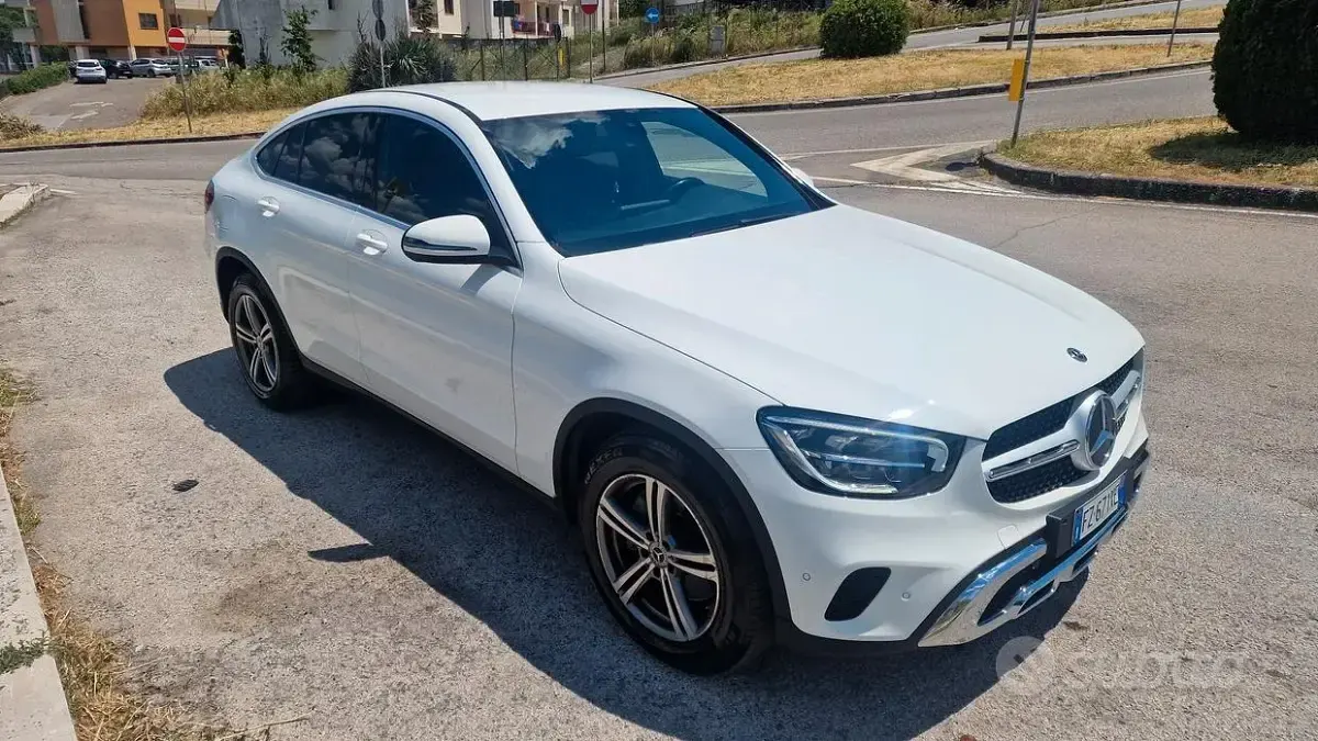Usata Mercedes GLC300 245 CV (180 kW) 2020 Bianco SUV