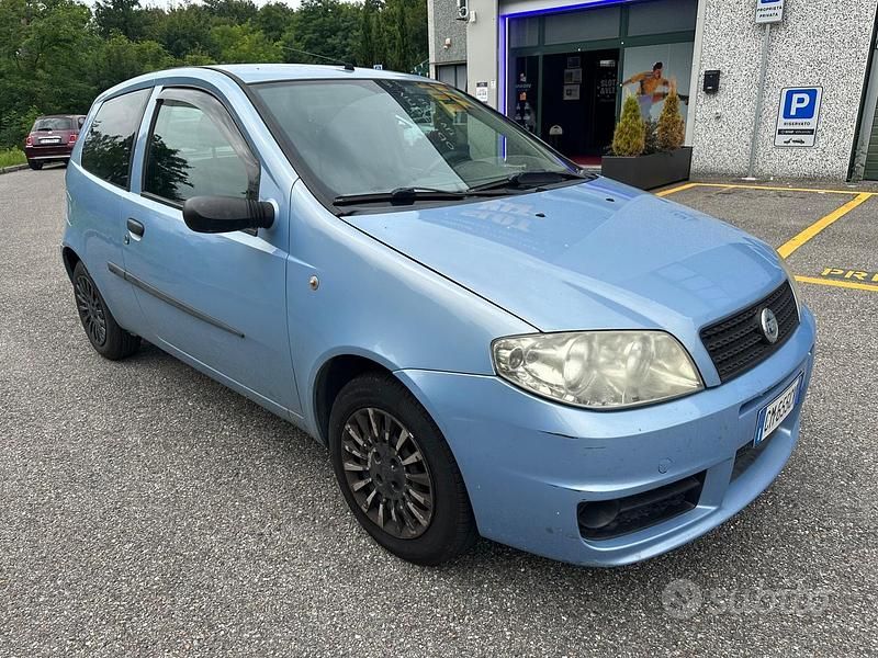 Usata Fiat Punto 80 CV (58 kW) 2004 Blu Utilitaria