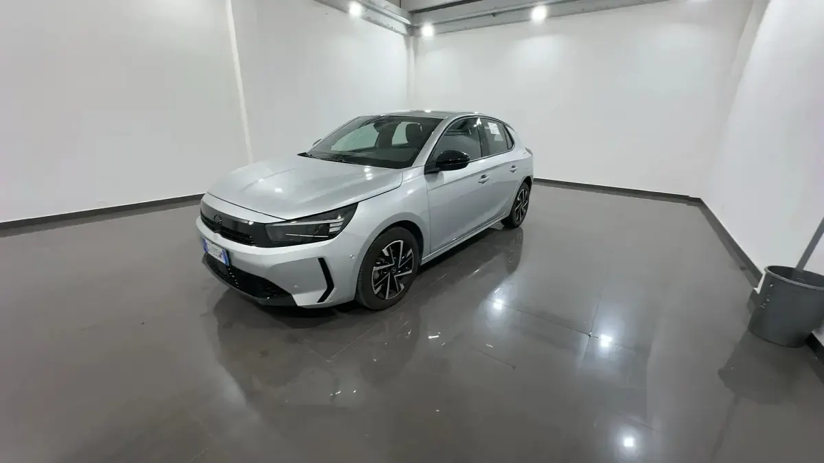 Usata Opel Corsa S 100 CV (73 kW) 2025 M0zrkristall silver Utilitaria