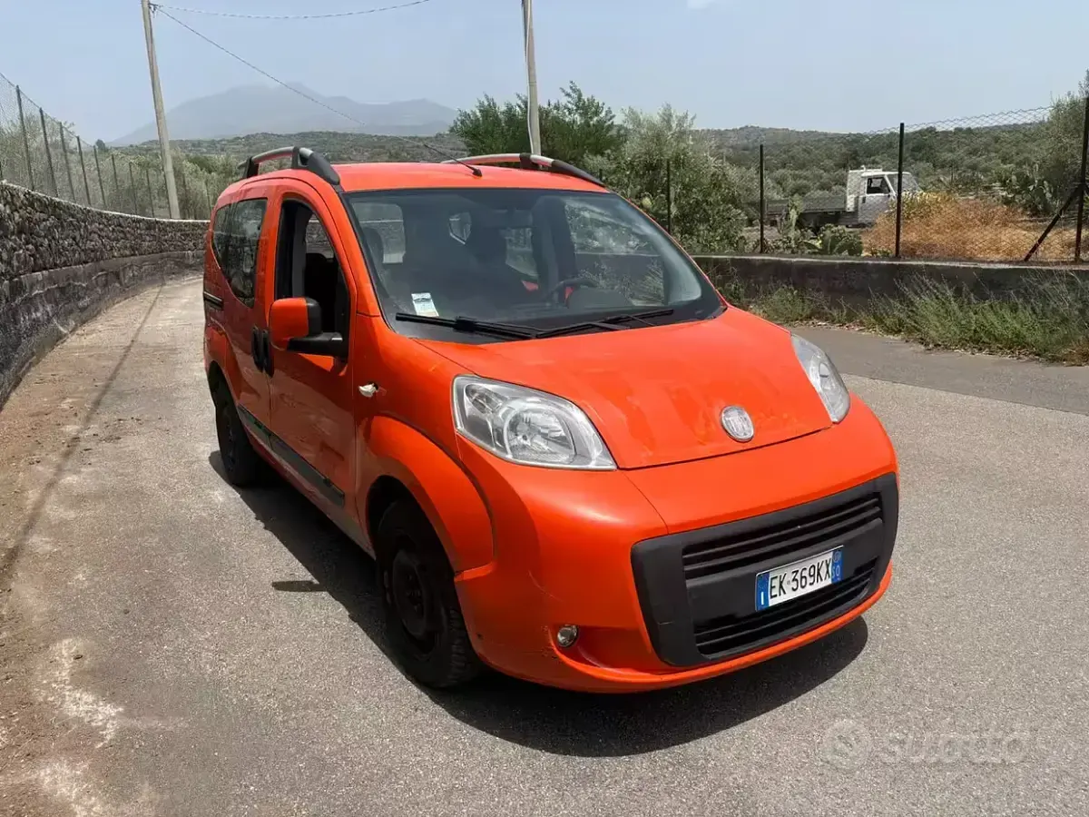 Usata Fiat Qubo Trekking 75 CV (55 kW) 2011 Arancione Monovolume