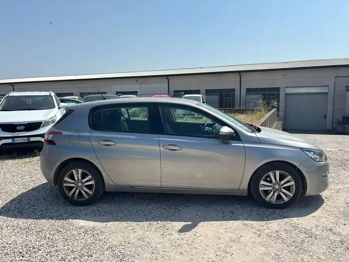 Usata Peugeot 308 Active 92 CV (67 kW) 2015 Grigio Berlina