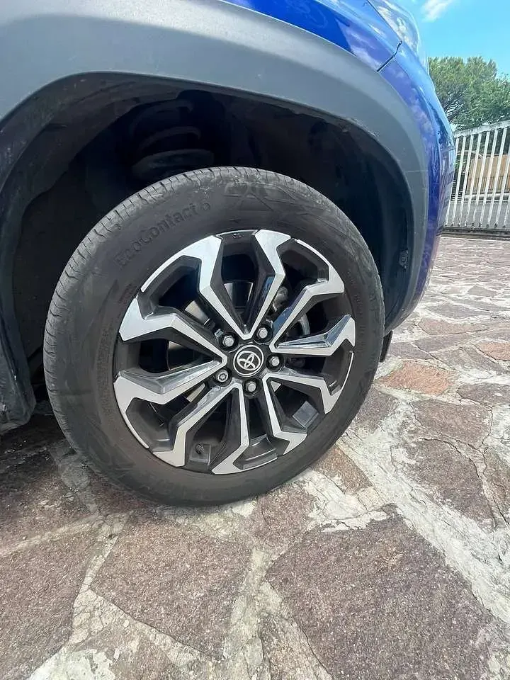 Usata Toyota Yaris Cross Trend 92 CV (67 kW) 2023 Blu/azzurro SUV