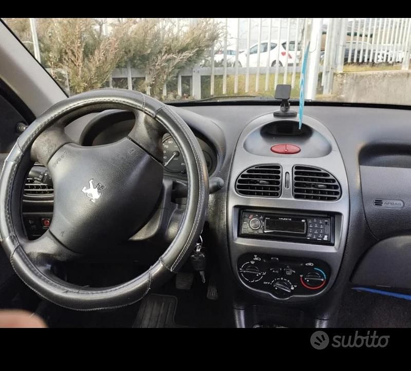 Usata Peugeot 206 75 CV (55 kW) 2005 Nero Utilitaria