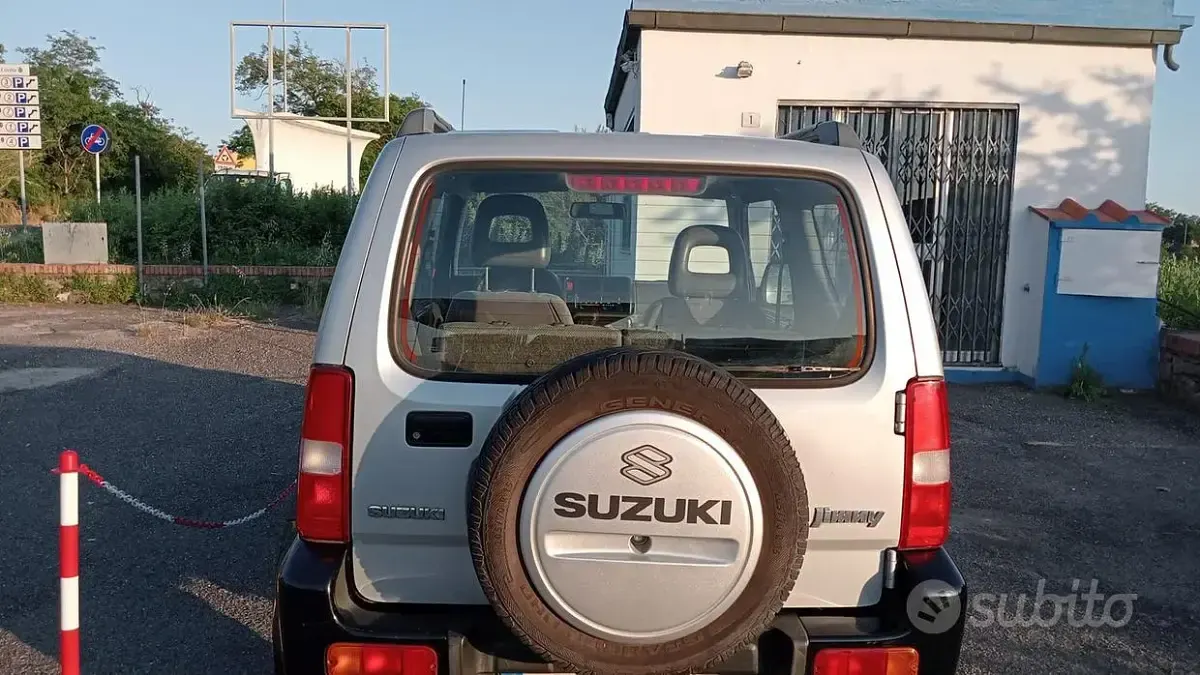 Usata Suzuki Jimny 82 CV (60 kW) 2001 Grigio SUV