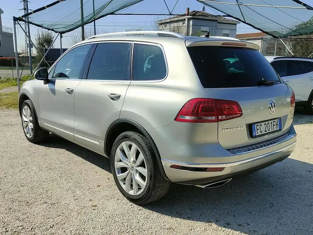 Usata VW Touareg Executive 204 CV (150 kW) 2015 Argento SUV