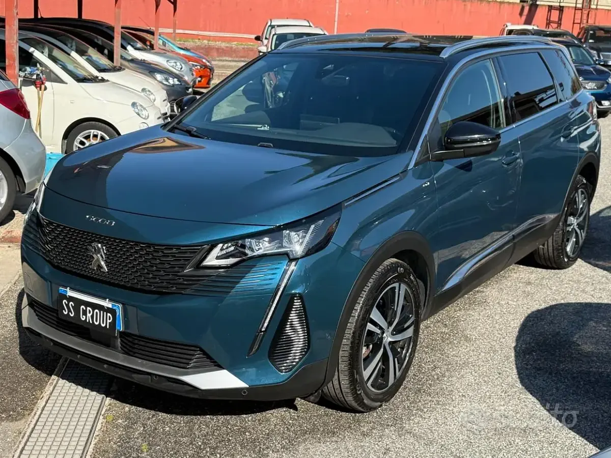 Usado Peugeot 5008 GT-line 131 CV (96 kW) 2023 Azul SUV
