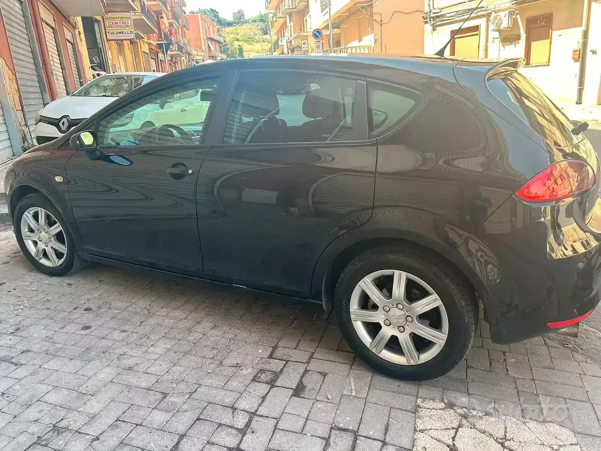 Usata Seat Leon 105 CV (77 kW) 2006 Nero Utilitaria
