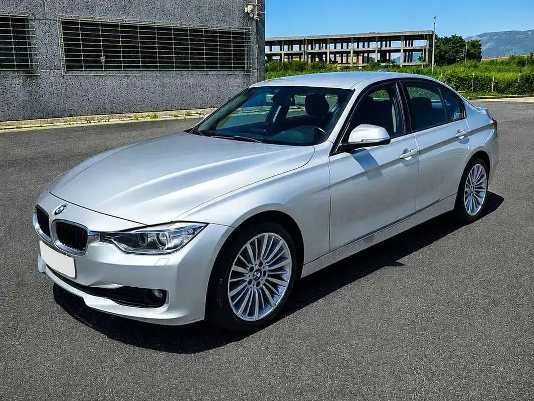 Usata BMW 318 Efficient Dynamics 143 CV (105 kW) 2013 Grigio Berlina