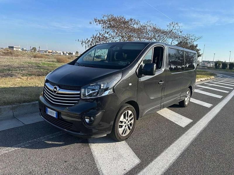 Usata Opel Vivaro 140 CV (102 kW) 2018 Nero Monovolume
