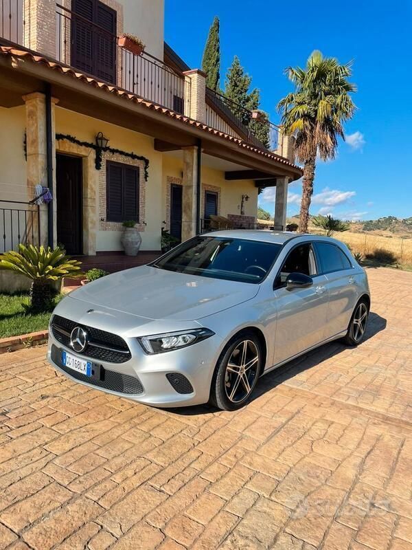 Usata 2021 Mercedes A180 Due volumi | 30.000 € (Molto cara) - Immagine 1/4