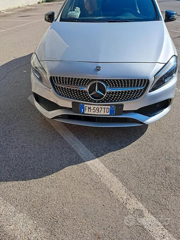 Usata Mercedes A180 116 CV (85 kW) 2018 Grigio Berlina