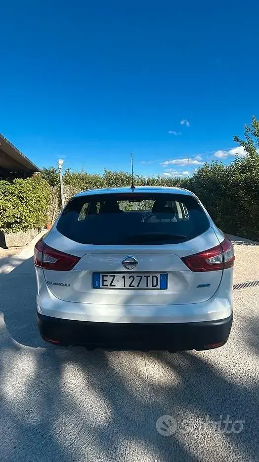 Usata Nissan Qashqai Acenta 110 CV (80 kW) 2015 Bianco SUV