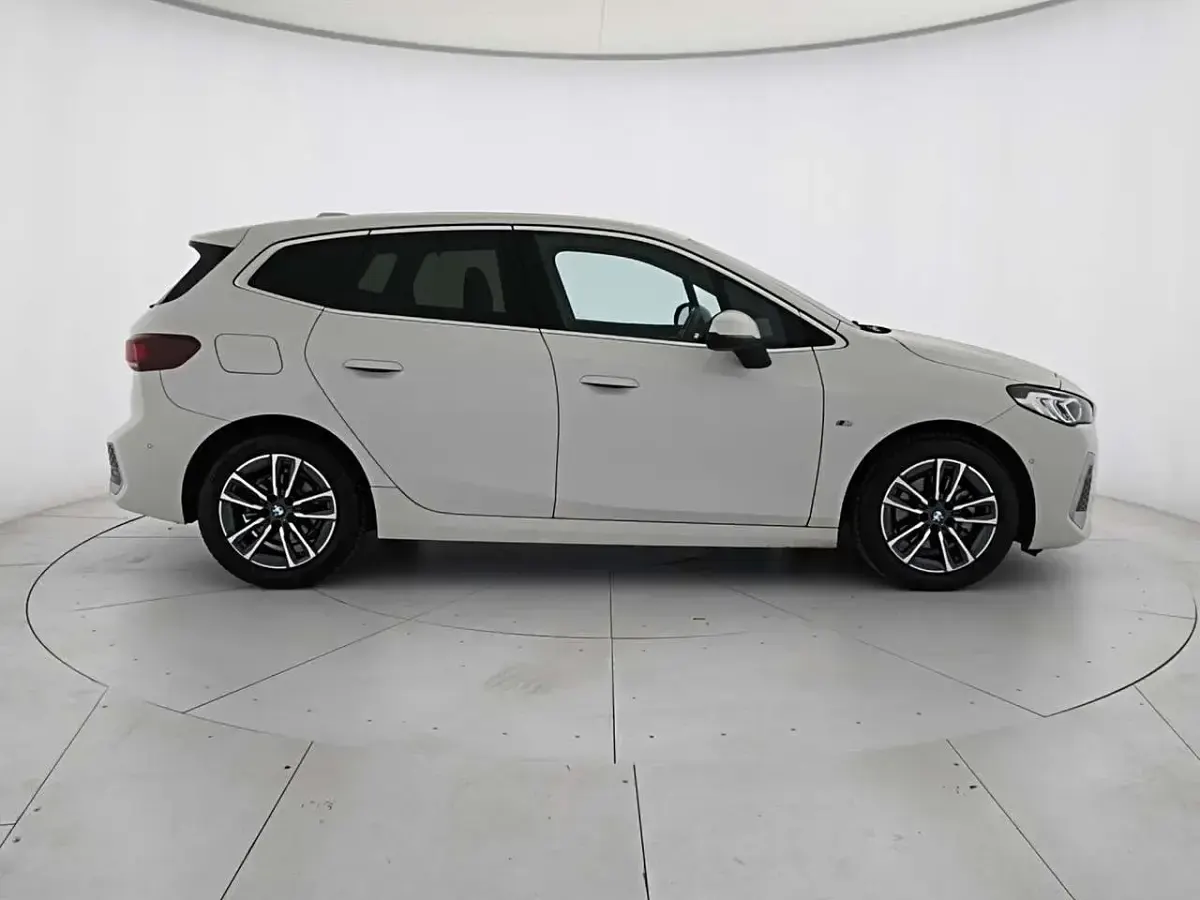 Usata BMW 216 Active Tourer M Sport 122 CV (89 kW) 2024 Alpin white Monovolume